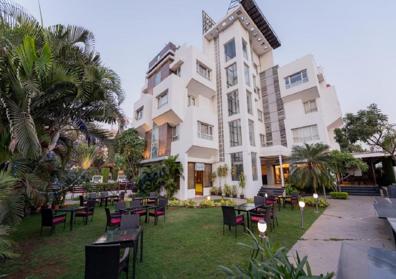 Click Hotel Nashik Exterior photo